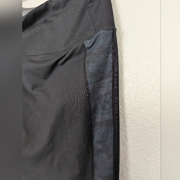 Vuori Asymmetric Color Block Leggings Camo - Picture 3 of 4